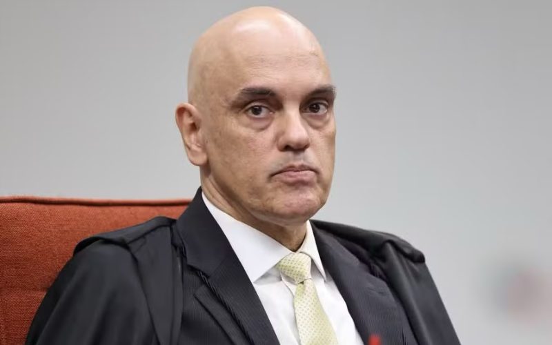 Moraes dá 24 horas para PGR se manifestar sobre operação no Rio