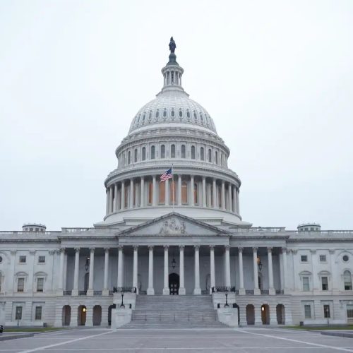 Senado dos EUA aprova fim das tarifas contra o Brasil, mas medida ainda depende da Câmara e de Trump