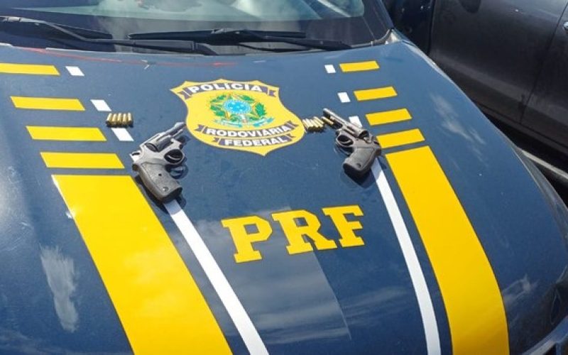 PRF prende homem armado com dois revólveres na BR-304 em Macaíba