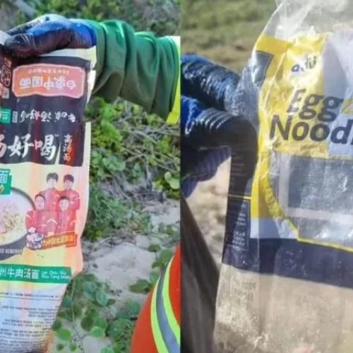 Lixo com rótulos asiáticos volta a aparecer na Praia do Segredo, em Natal