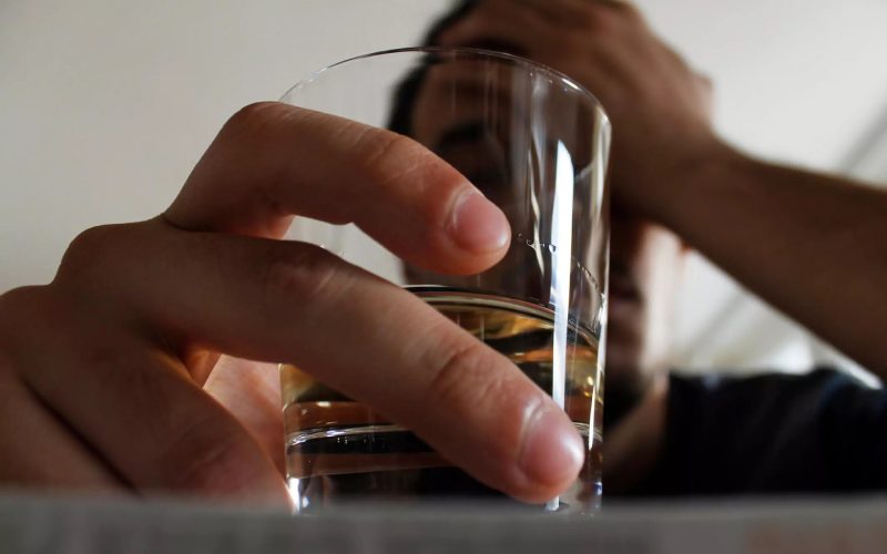 Fim do alcoolismo? Estudo revela molécula que reduz o desejo do consumo de álcool