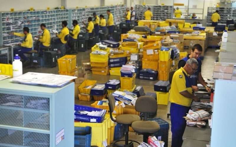 Correios preparam corte de 10 mil funcionários para tentar equilibrar crise financeira