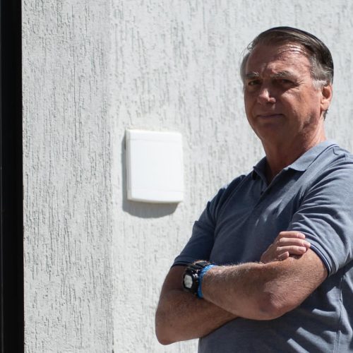 Plano da defesa de Bolsonaro visa prisão domiciliar após recurso no STF ser rejeitado