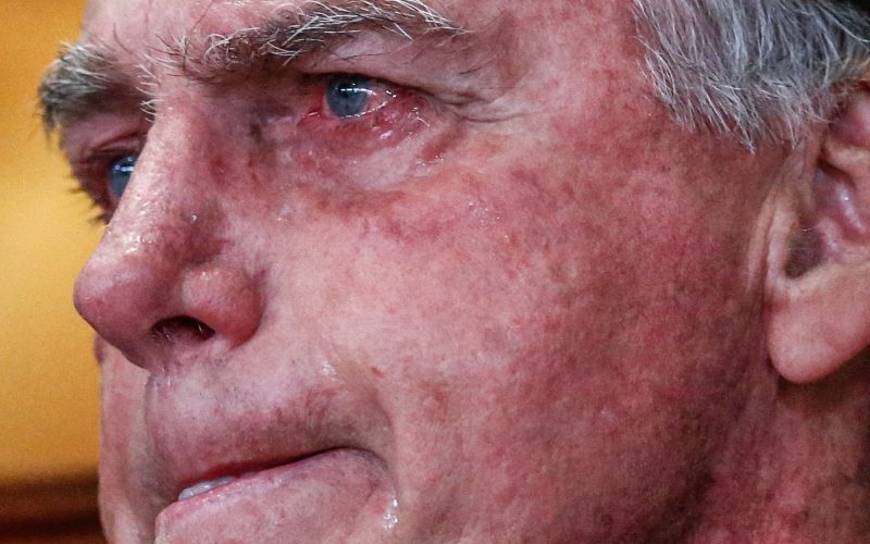 Ex-presidente Jair Bolsonaro é preso preventivamente em Brasília após violar tornozeleira e levantar suspeita de fuga