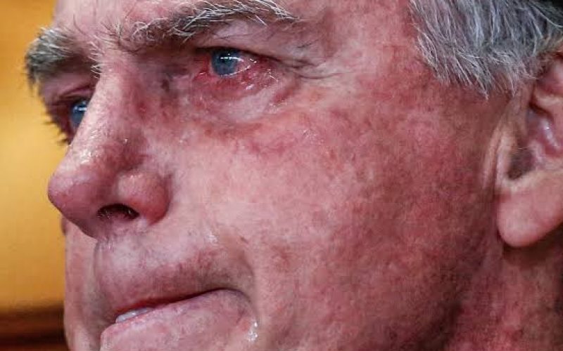 PL suspende funções e remuneração de Jair Bolsonaro após perda de direitos políticos