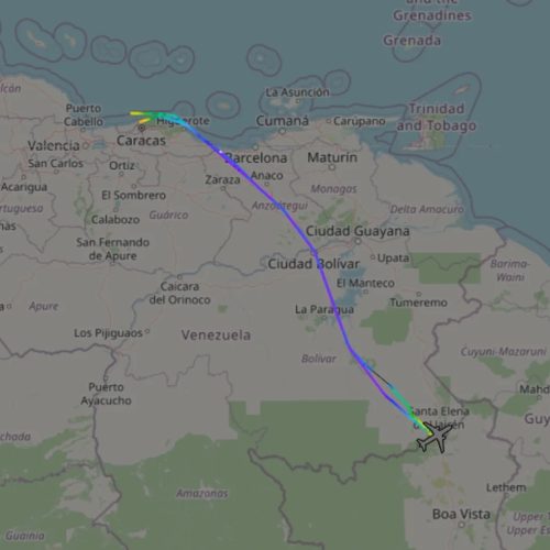 Avião oficial da Venezuela pousa na fronteira com o Brasil e levanta suspeitas sobre possível fuga de Maduro