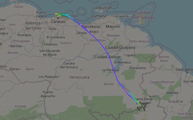 Avião oficial da Venezuela pousa na fronteira com o Brasil e levanta suspeitas sobre possível fuga de Maduro