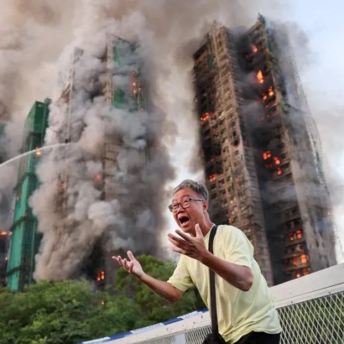 Número de mortos em incêndio em Hong Kong sobe para 146 em meio a operação de resgate que ainda continua