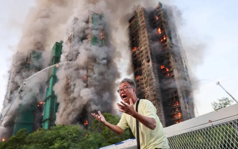 Número de mortos em incêndio em Hong Kong sobe para 146 em meio a operação de resgate que ainda continua