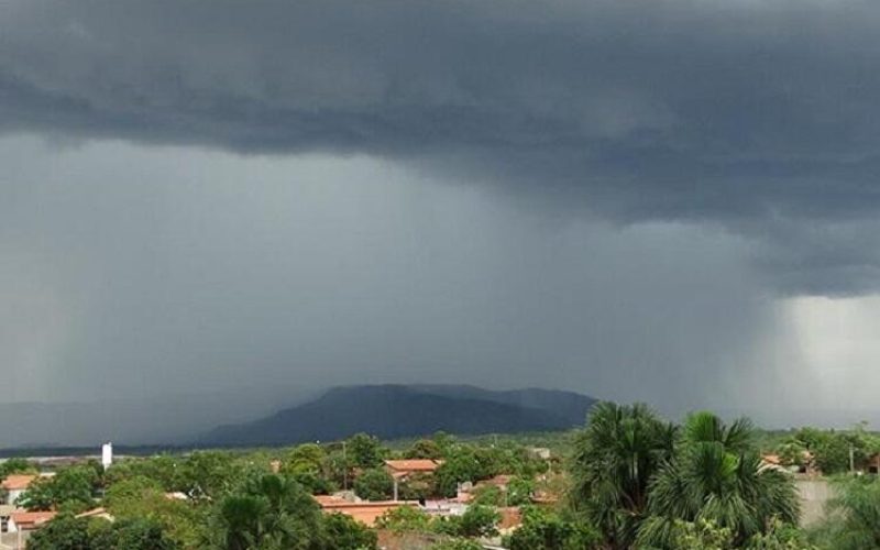 Inmet emite alerta laranja de chuvas intensas para 110 cidades do RN, incluindo Natal e Mossoró
