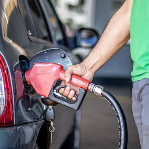 Gasolina em Natal varia até R$ 1,18, com preços entre R$ 5,77 e R$ 6,95; aponta Procon