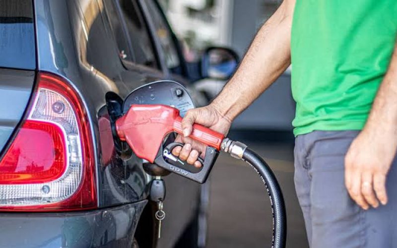Gasolina em Natal varia até R$ 1,18, com preços entre R$ 5,77 e R$ 6,95; aponta Procon