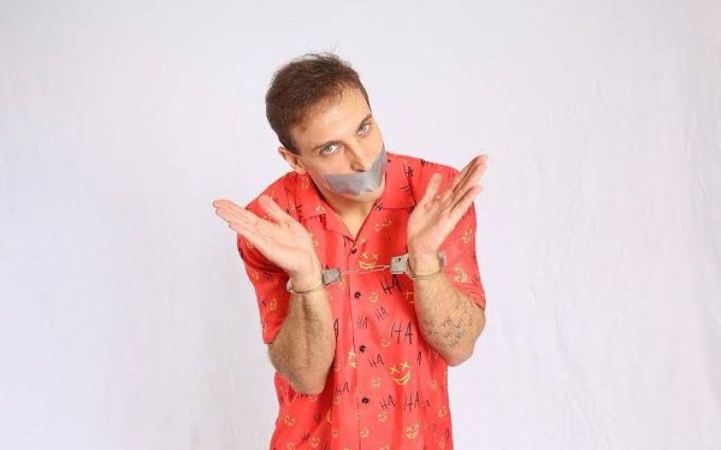 Leo Lins é condenado a mais de 8 anos de prisão por falas preconceituosas em show