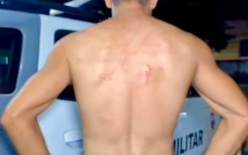 Homem leva surra com mangueira pela companheira em Felipe Camarão
