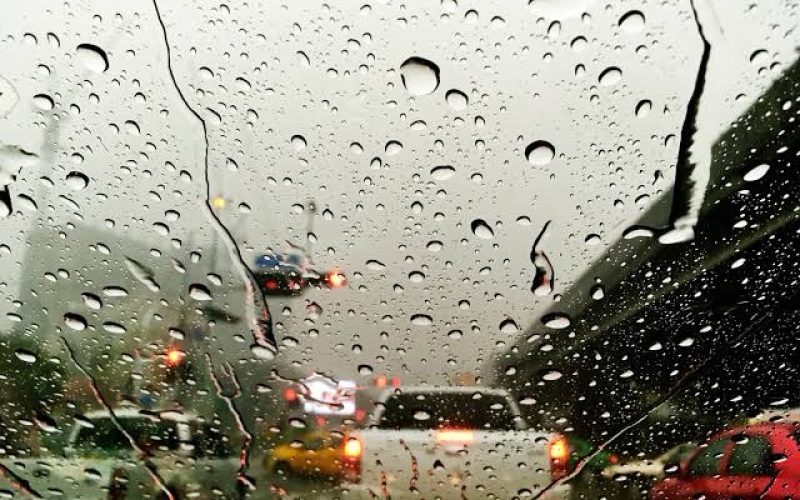 Chuvas provocam alagamentos em Natal; trecho no Alecrim está intransitável
