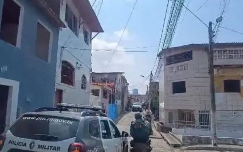 “Adson tinha família”: morte de jovem durante operação policial em Mãe Luíza levanta suspeita de execução
