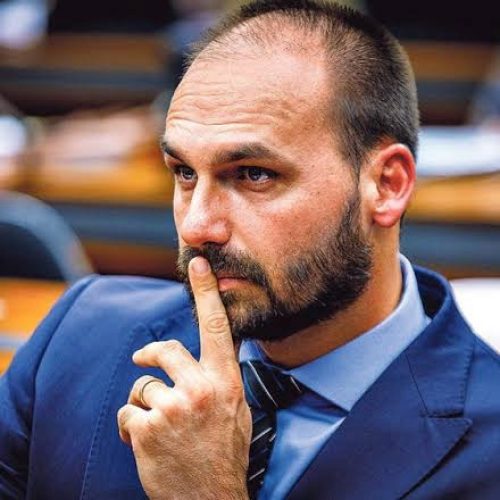 Eduardo Bolsonaro intensificou ataques ilegais ao STF após medidas contra Jair, diz Moraes