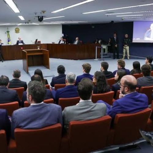 Moraes aponta Bolsonaro como chefe de “organização criminosa” e julgamento deve levar à prisão o ex-presidente