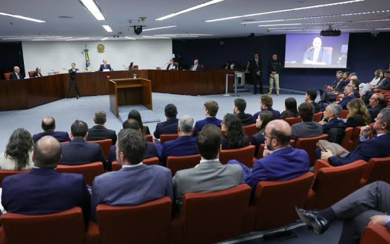Moraes aponta Bolsonaro como chefe de “organização criminosa” e julgamento deve levar à prisão o ex-presidente