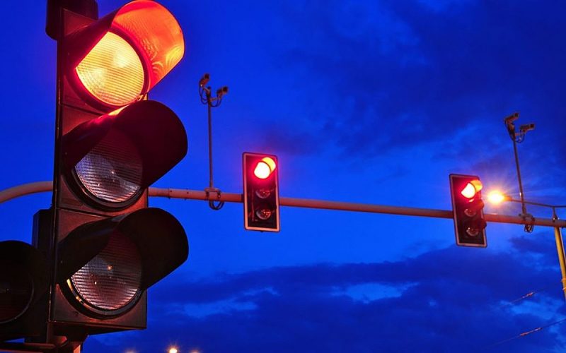 Natal terá placas educativas sobre avanço de sinal vermelho