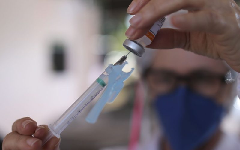 O Distrito Federal começou a vacinar pessoas com 49 anos a partir de hoje. A vacinação contra a Covid-19 começou no dia 19 de janeiro e o DF já  recebeu 1.455.070 doses de imunizantes.